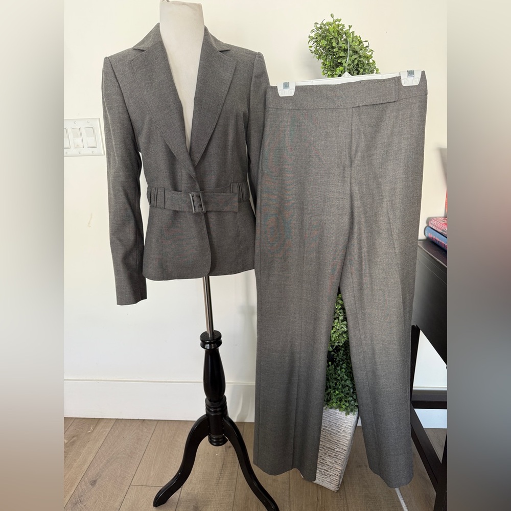 Tahari ASL Gray 2-Piece Suit Set, Jacket and Trousers, Size 6